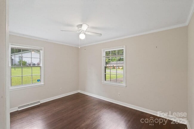 Building Photo - 4703 Fairheath Rd