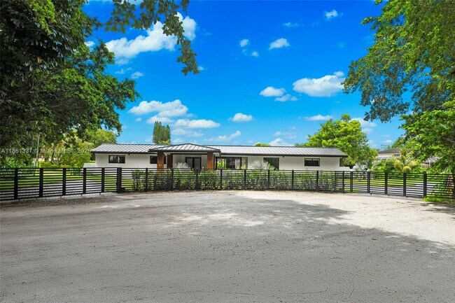Building Photo - 7000 SW 125th St