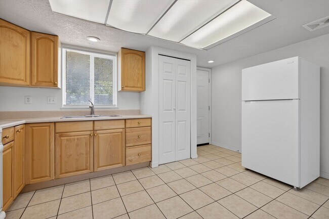 Building Photo - HUGE 6 bed 3 bath Home in Pocatello