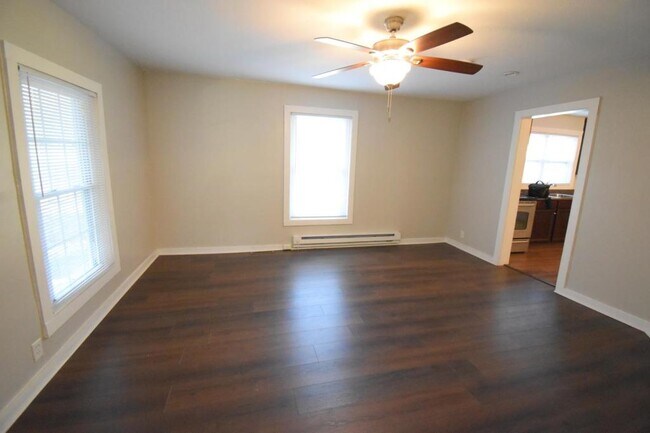 Building Photo - 337 Fox St SW