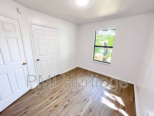 Building Photo - 606 Virginia St