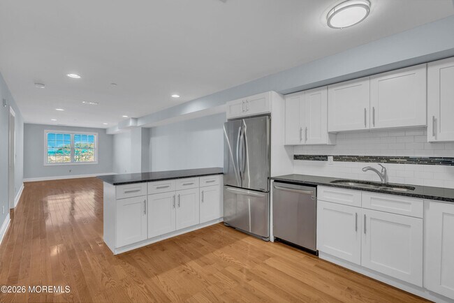 Building Photo - 1136 Ocean Ave