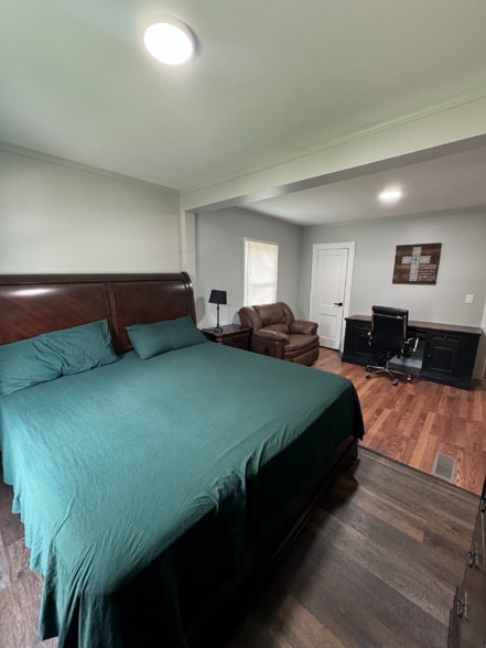 Building Photo - 805 E Taylor St