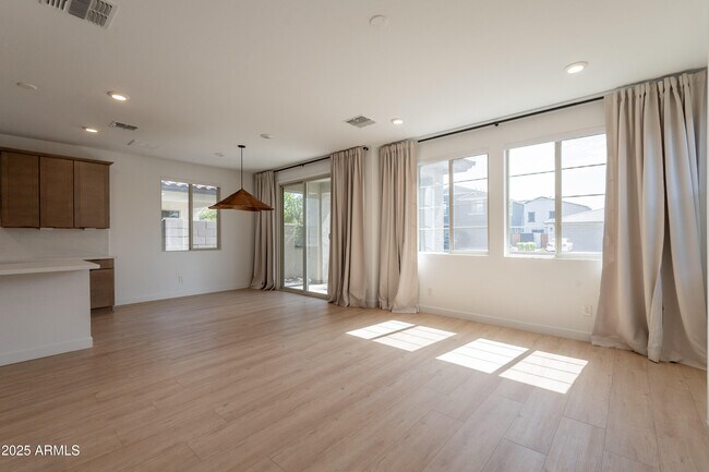 Building Photo - 4831 S Molly