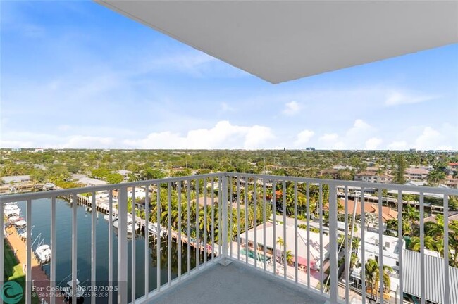 Building Photo - 2881 NE 33rd Ct