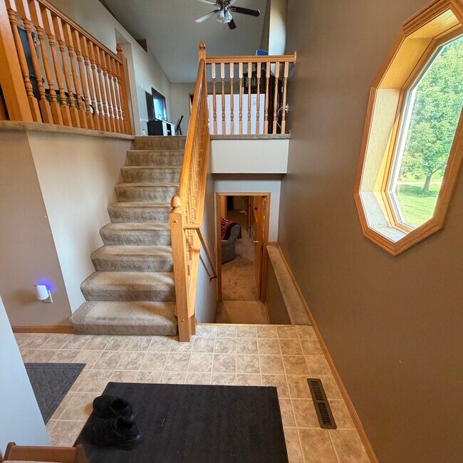 Building Photo - 9205 Orchard Cir