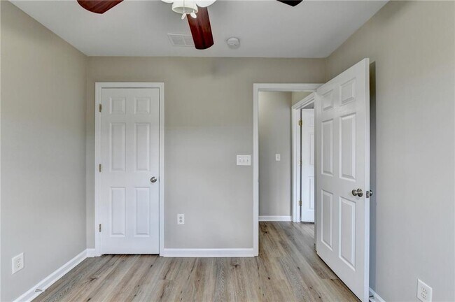 Building Photo - 4005 Edgecomb Dr