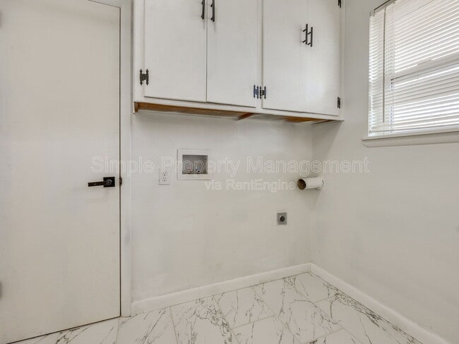 Building Photo - 611 Garth Brooks Blvd