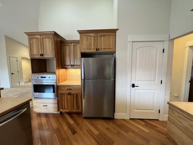 Building Photo - 2360 NW 19th St