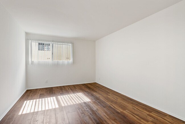 Building Photo - 215 S Madison Ave