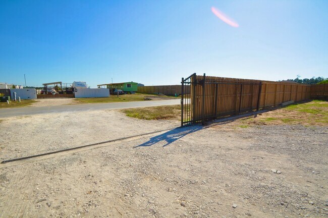 Building Photo - 25 Road 5608