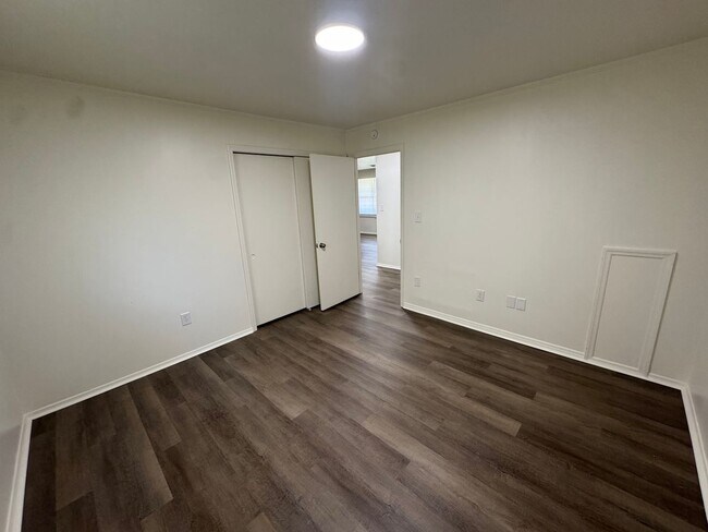 Building Photo - Commanche St Duplex