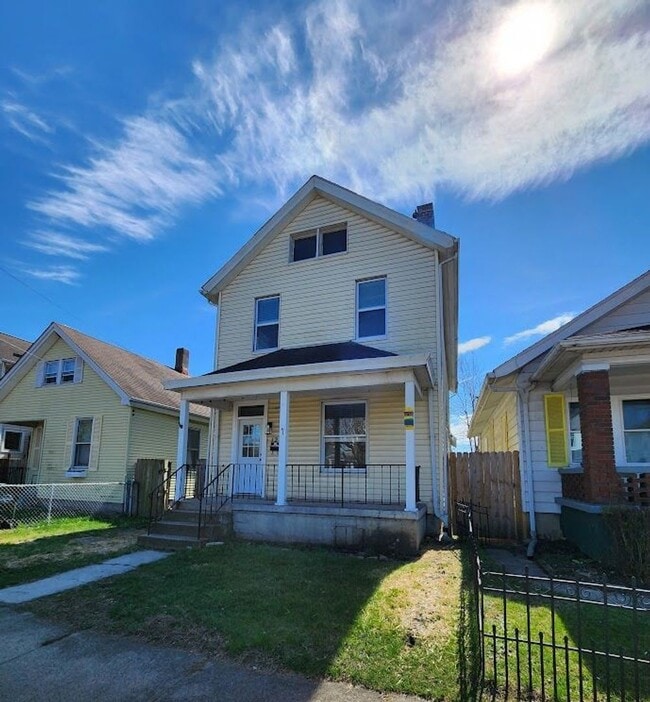 Building Photo - Spacious 4-bedroom house in Hamilton available mid-May