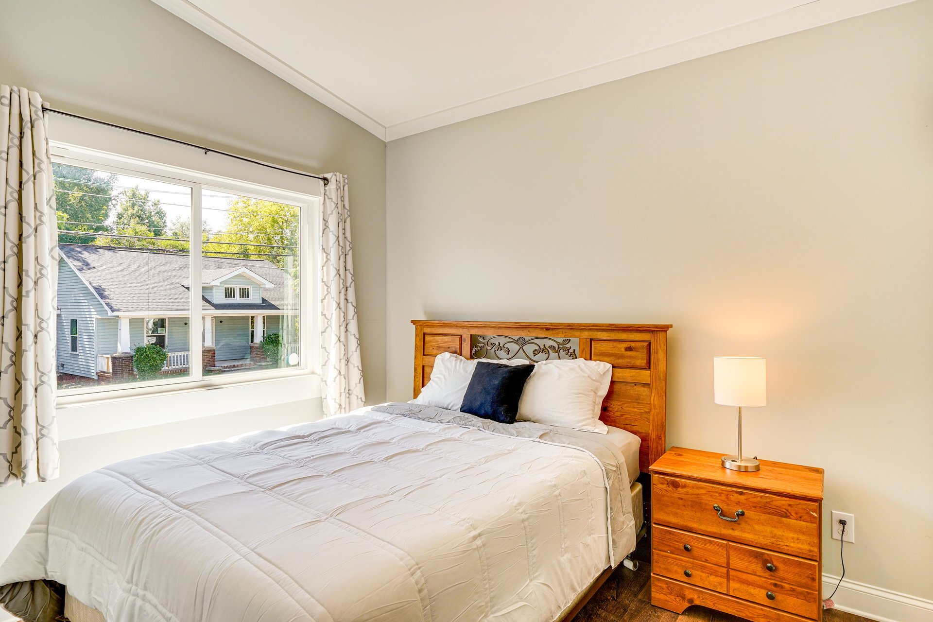 Building Photo - 325 Dowd St