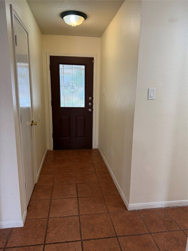 Building Photo - 2314 Clear Ridge Dr