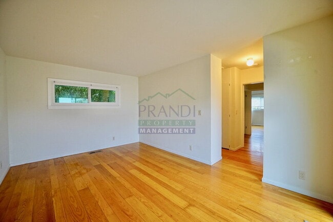 Building Photo - 893 Tiburon Blvd