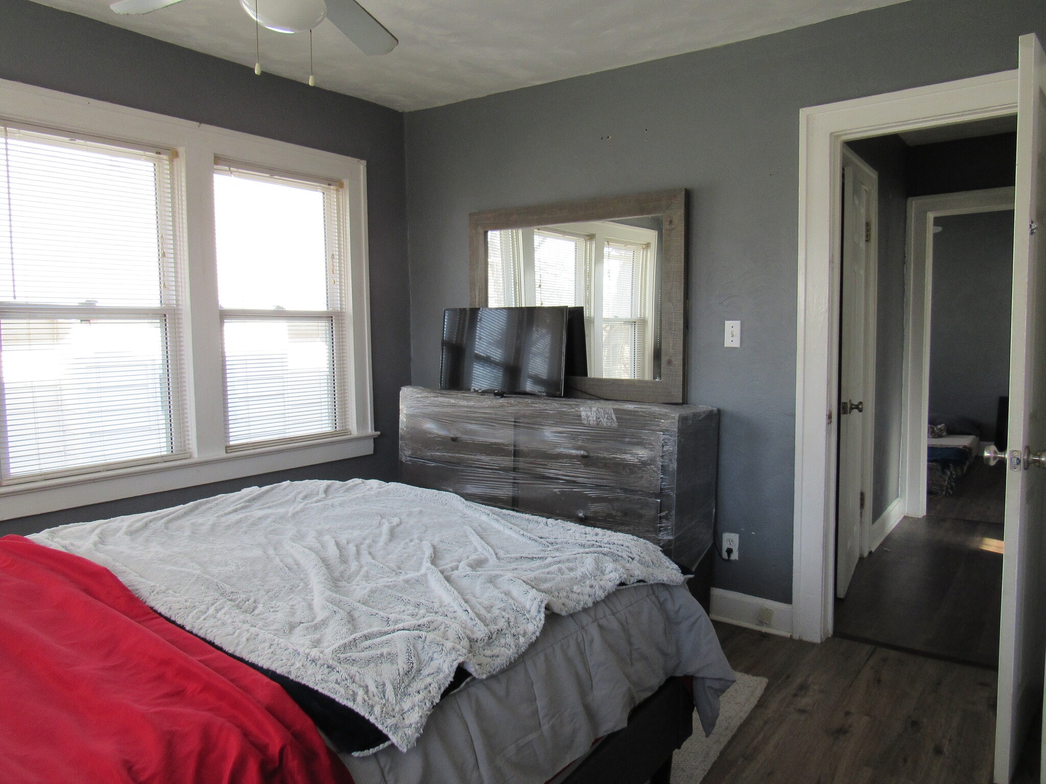 Building Photo - 5004 Euclid Ave