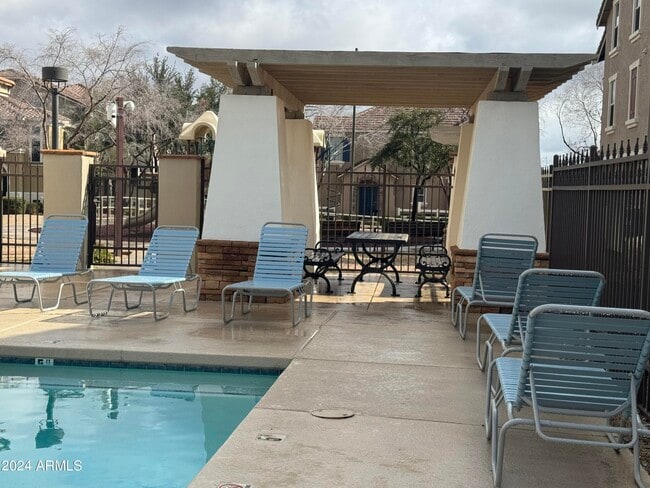 Building Photo - 446 N Alder Ct