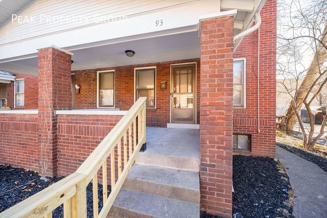 Building Photo - Newly Renovated Townhome! Located in the S...