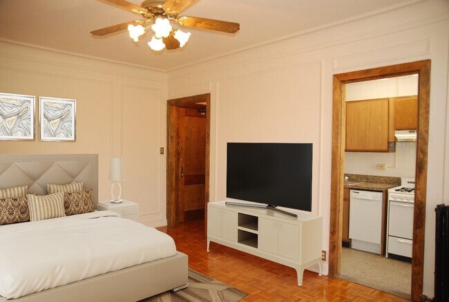 Interior Photo - 530 W. Diversey