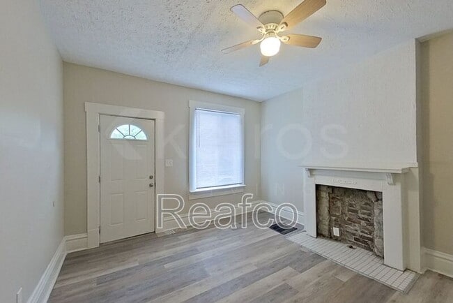 Building Photo - 966 Oakwood Ave
