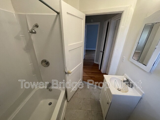 Building Photo - 2871 32nd Ave