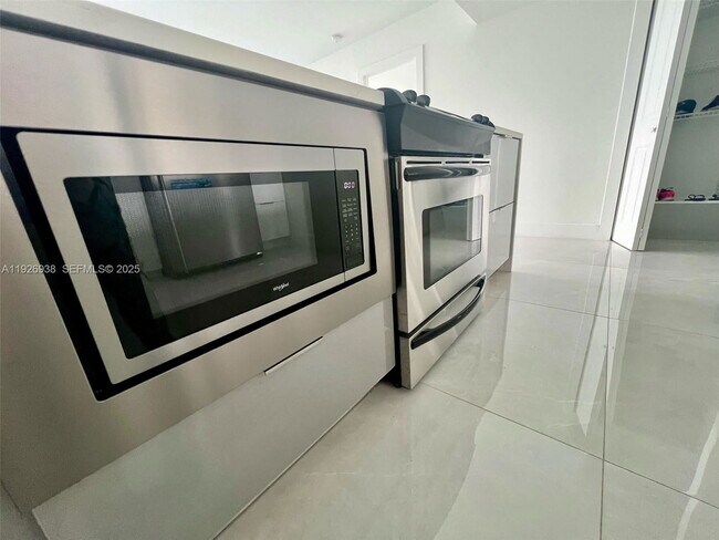 Building Photo - 11930 N Bayshore Dr