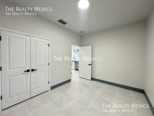 Building Photo - 2226 Rock Dr