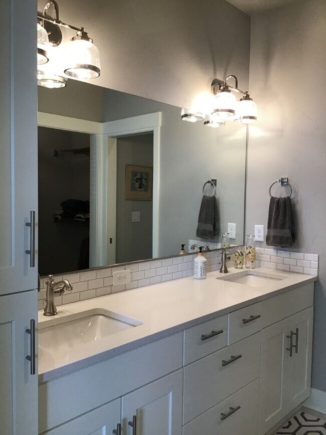 Building Photo - FOR RENT - All Inclusive Owner pays utilities - Furnished 3 bed, 2 bath NorthWest Crossing Townhome