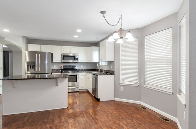 Building Photo - Charming 6 beds 3 baths in Denver!