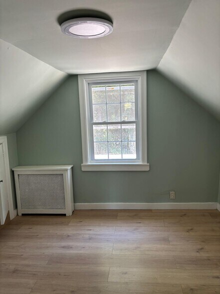 Building Photo - 18851-18885 85th Rd