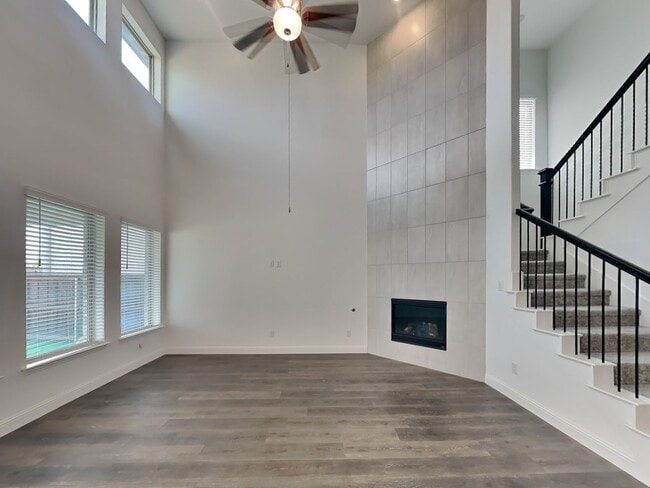 Building Photo - LIVING IN LUXURY! ½ off the first full month’s rent with move-in on or before 11/30/2025.