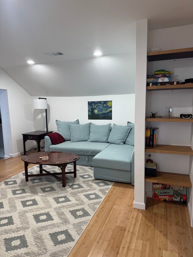 Livingroom - 9 W Center St