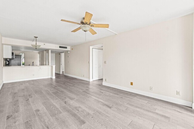 Building Photo - 17 Royal Palm Way