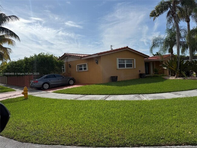 Building Photo - 6651 SW 91 Ave