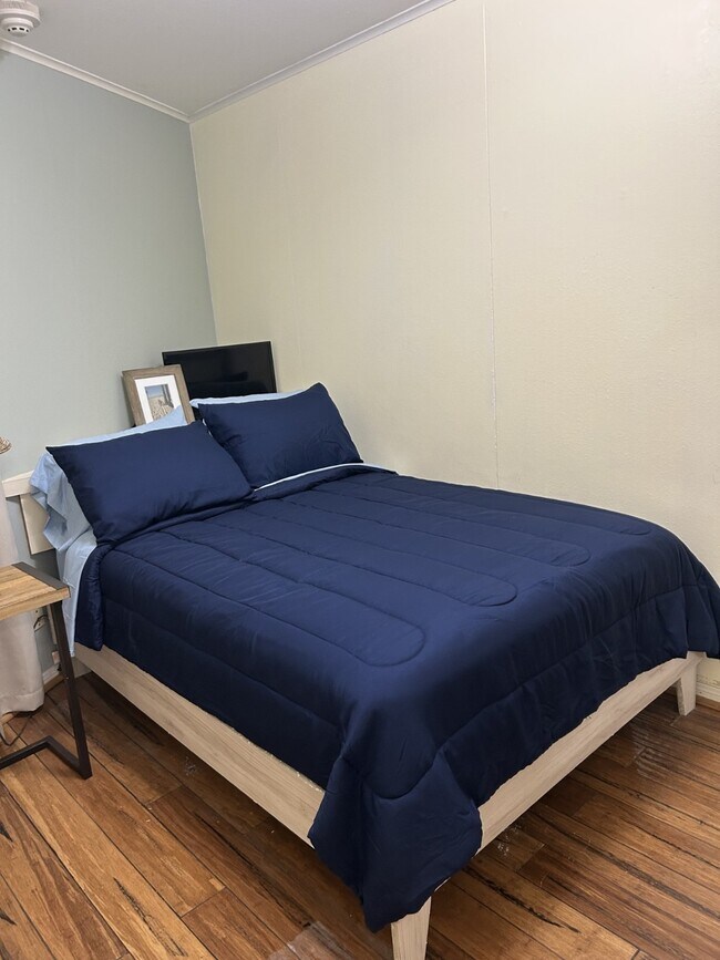 Building Photo - 6102 Seawall Blvd