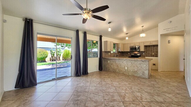 Building Photo - NEAR WESTGATE! Delightful 4bdr Corner Lot ...