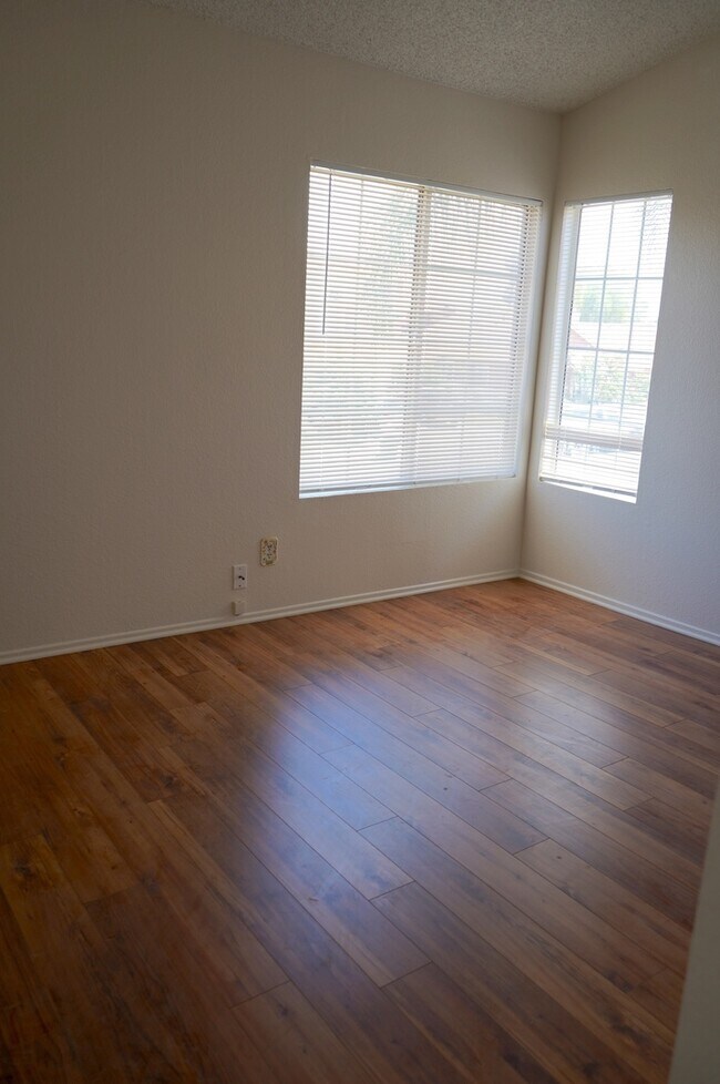 Building Photo - Charming 3-Bed, 2.5-Bath Home | 1,800 Sq F...