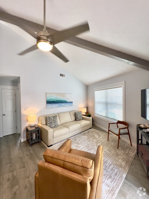 Building Photo - 213 Oleander Ct