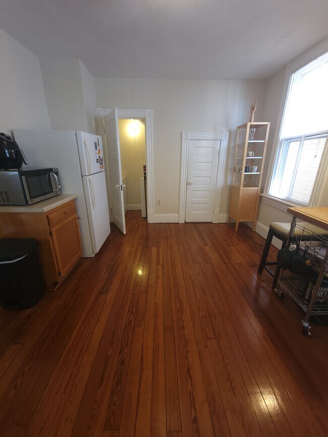 Building Photo - 1418 Church St