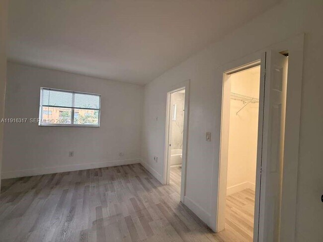 Building Photo - 1280 W 54th St