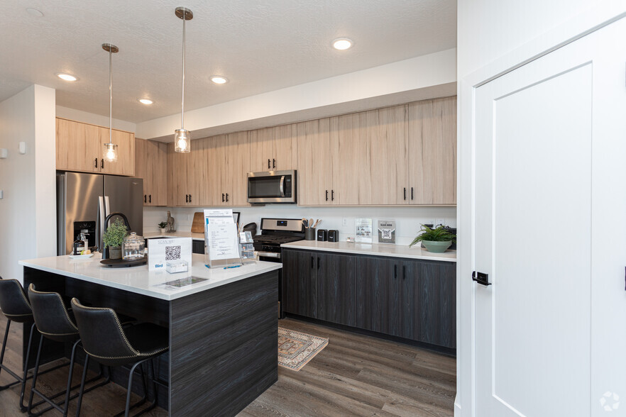 3BR, 2BA - 1,406SF - Kitchen - Sawmill Condos
