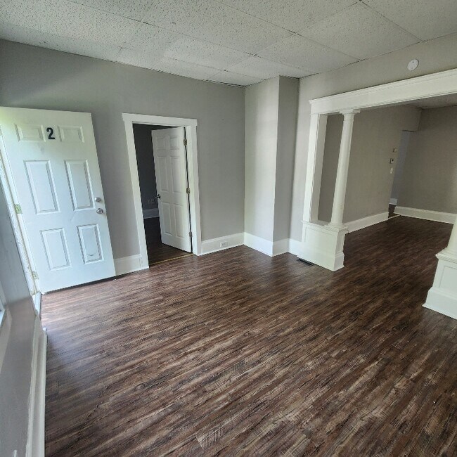 Building Photo - 3020 Searsdale Ave