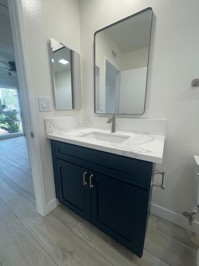 Building Photo - 3 bedroom 2 bath home in desired neighborhood