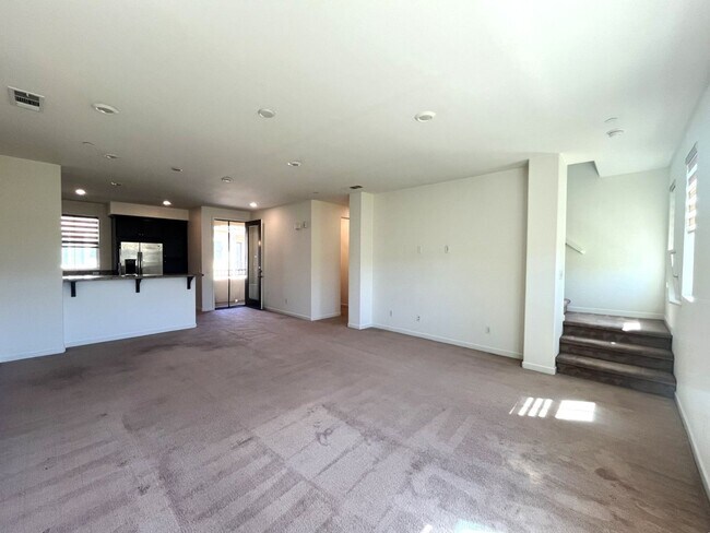 Building Photo - 2 bed, 2.5 bath located in Corona, CA!