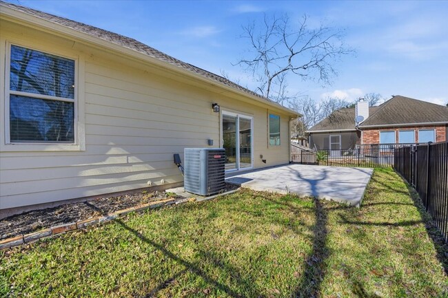 Building Photo - 3411 Country Club Blvd