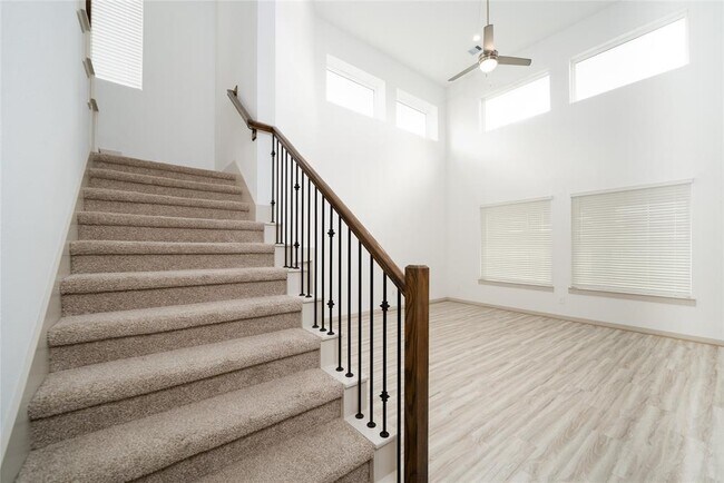 Building Photo - 29423 Red Rocks Pk Dr