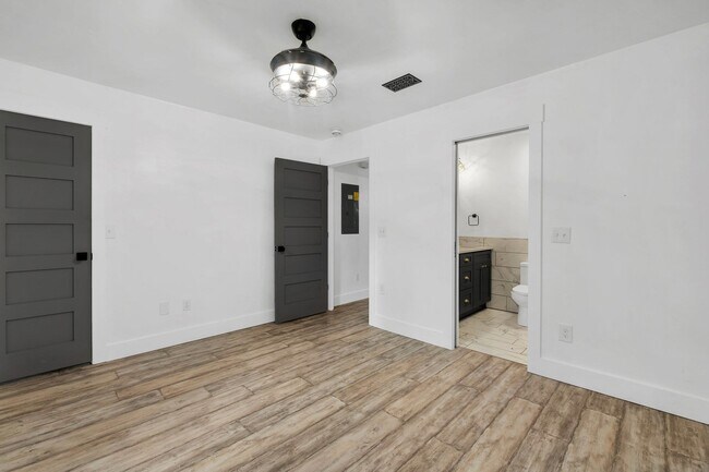 Building Photo - 2665 Nantucket Ln