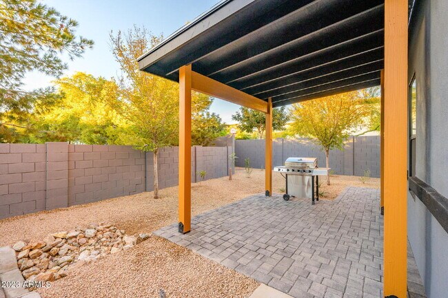 Building Photo - Exclusive Urban Sanctuary—Sophisticated Townhouse in Vibrant Phoenix