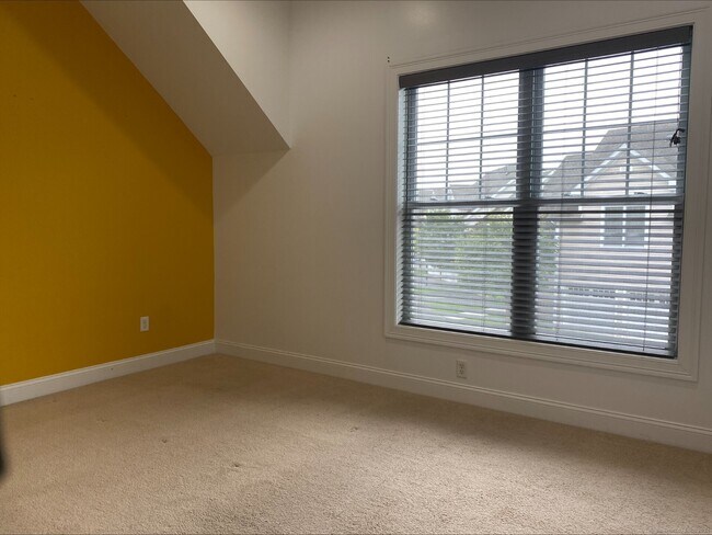 Building Photo - 40 Copper Square Dr